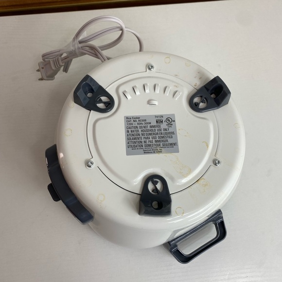 BLACK+DECKER 3 Cup Capacity Rice Cooker - Picture 11 of 12